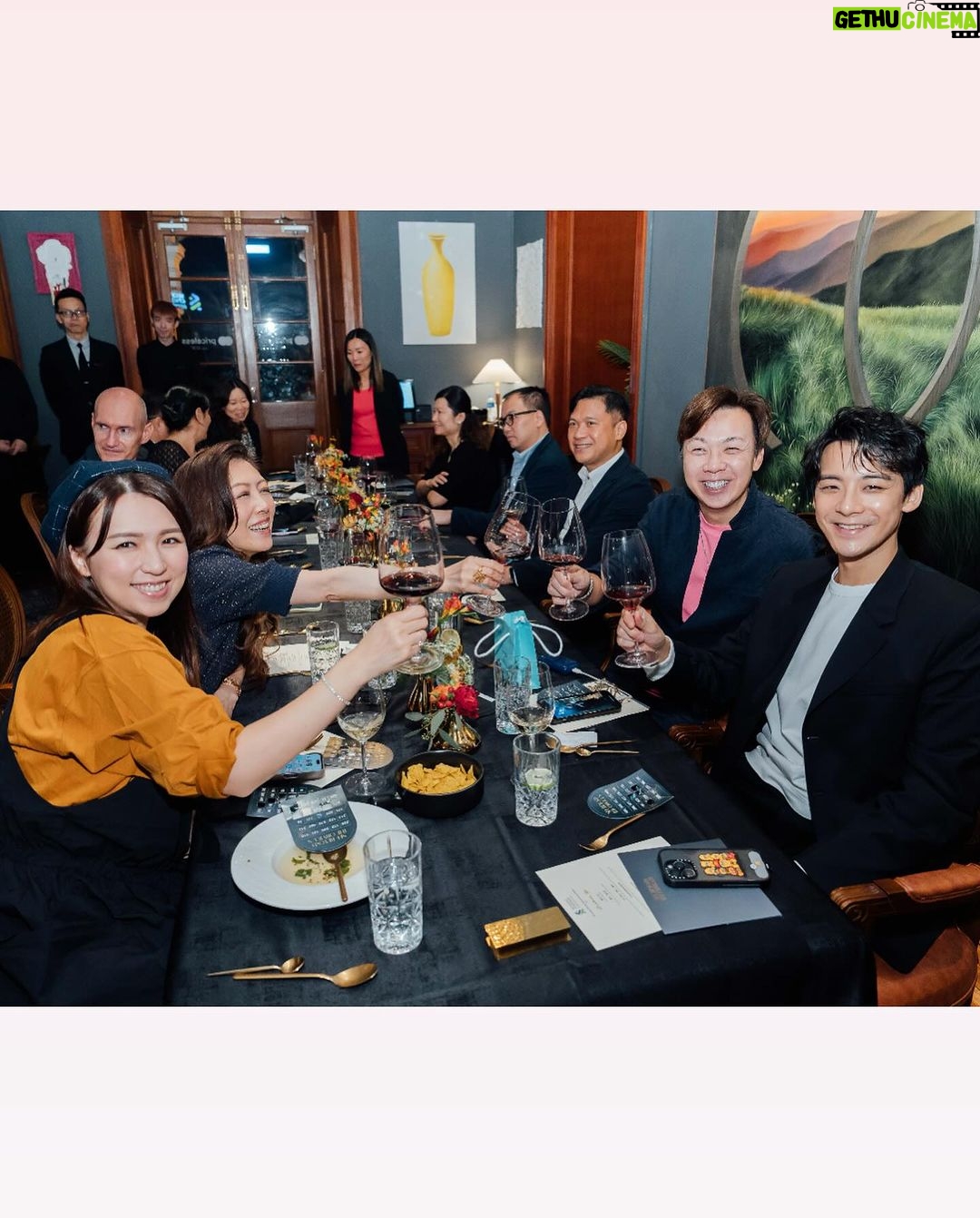 Snow Suen Instagram - 與朋友們開心飯聚🫶🏻 最鍾意玩bingo😂 多謝邀請~ @mastercard @luma_hk @stancharthk @house1881hk @numberoneprhk #SCxMastercardLUMA #scpriorityprivate #StandardCharteredHK #SeeBeyondTheObvious #mastercard #priceless #luma #numberonepr