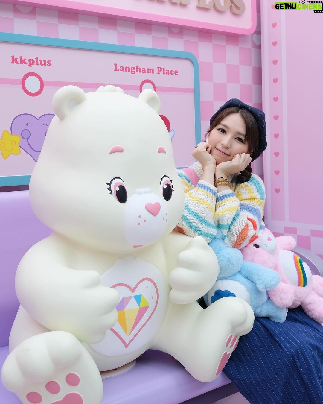 Snow Suen Instagram - Care Bears 真係我嘅復刻回憶, 見到佢哋, 童心返晒嚟!! 我要買晒佢哋咁多隻色返屋企! #kkplus #kkplusKidsland #Kidults #TrendToys #KeepKuriosity #DesignerToys #NewExperience #Platform #ToysReview #Sofubi #Figures #Funny #Kuso #CareBears #Christmas2023 #CareBearsExpress #聖誕好去處