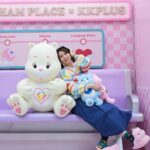 Snow Suen Instagram - Care Bears 真係我嘅復刻回憶， 見到佢哋， 童心返晒嚟!! 我要買晒佢哋咁多隻色返屋企！ #kkplus #kkplusKidsland #Kidults #TrendToys #KeepKuriosity #DesignerToys #NewExperience #Platform #ToysReview #Sofubi #Figures #Funny #Kuso #CareBears #Christmas2023 #CareBearsExpress #聖誕好去處