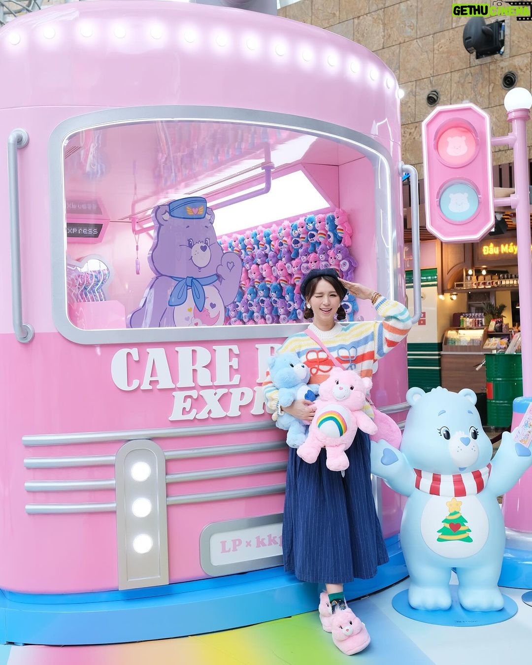 Snow Suen Instagram - Care Bears 真係我嘅復刻回憶, 見到佢哋, 童心返晒嚟!! 我要買晒佢哋咁多隻色返屋企! #kkplus #kkplusKidsland #Kidults #TrendToys #KeepKuriosity #DesignerToys #NewExperience #Platform #ToysReview #Sofubi #Figures #Funny #Kuso #CareBears #Christmas2023 #CareBearsExpress #聖誕好去處