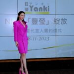 Snow Suen Instagram - 好榮幸已經係同Yanki第二次續約， 擔任美胸代言人， 由六年前第一次啱啱生完水哥， 就同Yanki開始第一次合作， 我係一位真實用家！ 除咗佢哋嘅豐胸療程同保養treatment 好Work, 亦想喺度同大家分享下， 作為「產後媽咪」嘅心路歷程！ 喺懐孕期間， 我一直都好期待去迎接肚入面小生命嘅誕生，到BB出世，梗係開心啦！但望一望自己嘅身形，加上產後荷爾蒙嘅影響，喺醫院嗰陣，真係憂慮到喊！首先自己身體上嘅變化，加上身體上嘅不適，而且好多媽媽喺呢段期間，都會好在意自己胸部會變形、下垂！ 一方面好想餵母乳俾小朋友， 等佢有最好嘅抗體，但上奶嗰陣，個胸真係又痛又硬，尤其今胎肉肉哥，因為唔係好肯埋身，成日要泵，泵唔清塞住咗就會有石頭胸嘅情況出現！胸部又硬又痛，真係好崩潰！ 曾經有幾次就算點努力泵，塞咗嗰個位都係好痛，嗰種痛係令你好冇心機，會發脾氣㗎！我陪月姨姨，就用手嚟幫我通乳線，用盡全力咁去「練」落去，我嗰下真係尖叫咗出嚟，啲眼淚都標晒出嚟！但係又唔想放棄餵母乳喎，嗰下真係又難受又心急，身心都係一種煎熬。相信唔少新手媽媽都會明白我當時嘅心情！ 突然我諗到，點解我咁蠢唔打俾Ivy，Ivy好好呀，佢知道我呢個情況即刻安排咗醫師上我屋企幫我疏通乳腺, 除咗人手按摩，仲要用啲儀器暖暖哋推好舒服，咁就搞掂咗啦！ 疏通完即刻覺得舒服咗,最重要係我解決塞乳問題，可以繼續餵母乳俾BB飲喇~即時身心都舒暢晒！ 體驗過之後，我真心覺得幫助真係好大,所以之後我都keep住做呢個乳腺疏通療程。醫師專業嘅手法,唔止減輕咗胸部嘅硬度同疼痛,上奶都容易咗好多啊,同時我都體會到一個好重要嘅道理: 身體唔舒服千祈唔好怕尋求幫助,醫師同專業人士都係支持我哋嘅資源，佢地能夠幫助我哋克服呢個困難，同埋令我哋有更好嘅哺乳經驗。要儘快尋求幫助，唔好拖先係最好嘅解決方法。 解決左「石頭胸」帶比我嘅影響之後,我成個人既狀態都好咗好多。我明白當我哋做咗媽咪之後，我哋可能會感到不安，覺得自己唔夠靚，因為我哋嘅身體可能唔再係之前嘅樣子,但其實呢個係一個錯誤嘅觀念,產後我哋都會keep得好。女人要keep 就一定keep到! 我地嘅美麗係由自己賦予,而唔係比世俗嘅框架去定義,我地有愛心、有力量而且堅強,我地每一個都美麗而獨特,我地應該proud of 自己。 成為一位產後媽咪係一個挑戰,但我認為呢個旅程，充滿咗愛同成長。大家一定要照顧好自己、裝備好自己 。我希望我嘅故事能夠鼓勵其他媽咪：無論你嘅身體狀態同身形，生產完變成點,你都係美麗嘅,唔好俾焦慮困住自己,要好好愛自己💪🏻 多謝大家聽我今日嘅分享。 #NMN「豐瑩」綻放發佈會 #最新NMN幹細胞豐胸療程 #胸部都要抗衰老 可以🌀逆轉胸齡，令胸部豐滿圓潤好似未生之前，咁有彈性活力 @yanki.bust