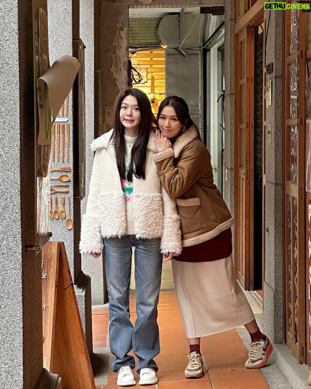 Snow Suen Instagram - 情人節快樂, 你哋睇吓我喺台灣玩得幾咁快樂~ 想同你哋一齊分享, 記得收睇hoytv龍騰灣區歡樂年過好年 《台灣篇 》 2月14日 星期三晚上9:00 HOY TV 77 台