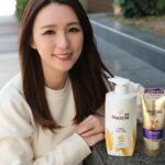 Snow Suen Instagram - 最近飛咗去台灣拍攝旅遊節目！ 要成日染髮、set頭加埋紫外線～ 斷髮多咗又毛躁 仲要冇光澤 😣 為咗頭髮健康啲！上鏡靚啲！ 我每日都會用Pantene 升級版 髮膜級 3 分鐘奇蹟護髮素 每日只要 3 分鐘就可以修護頭髮累積損傷！  新升級嘅3倍 PRO-V 修護精華 可以補充頭髮原生營養，強韌髮絲 而且清爽又唔油膩，每日用都無負擔啊🤩 所以幾忙都好，每日都要好好護理頭髮！ 即日起到1 月11日去指定零售商買兩件仲有限時8折🫶🏻 趁呢個機會踏出護髮第一步啦!  #PanteneHK #升級版 #髮膜級 #3分鐘奇蹟護髮素 #多效損傷修護