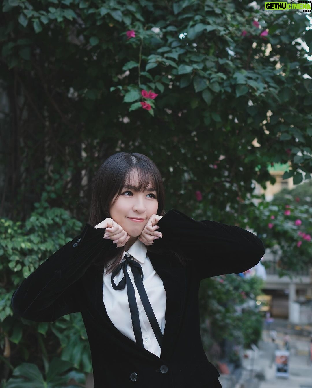 Snow Suen Instagram - 剪咗個韓劇女主角嗰種空氣瀏海, 但原來我唔識處理! 點算呀? @greencheung 😂