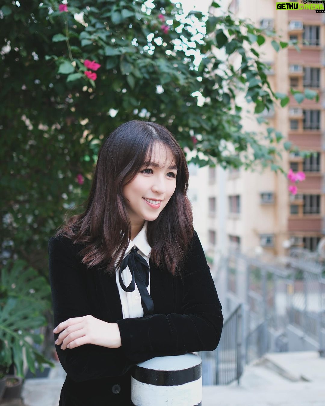 Snow Suen Instagram - 剪咗個韓劇女主角嗰種空氣瀏海, 但原來我唔識處理! 點算呀? @greencheung 😂
