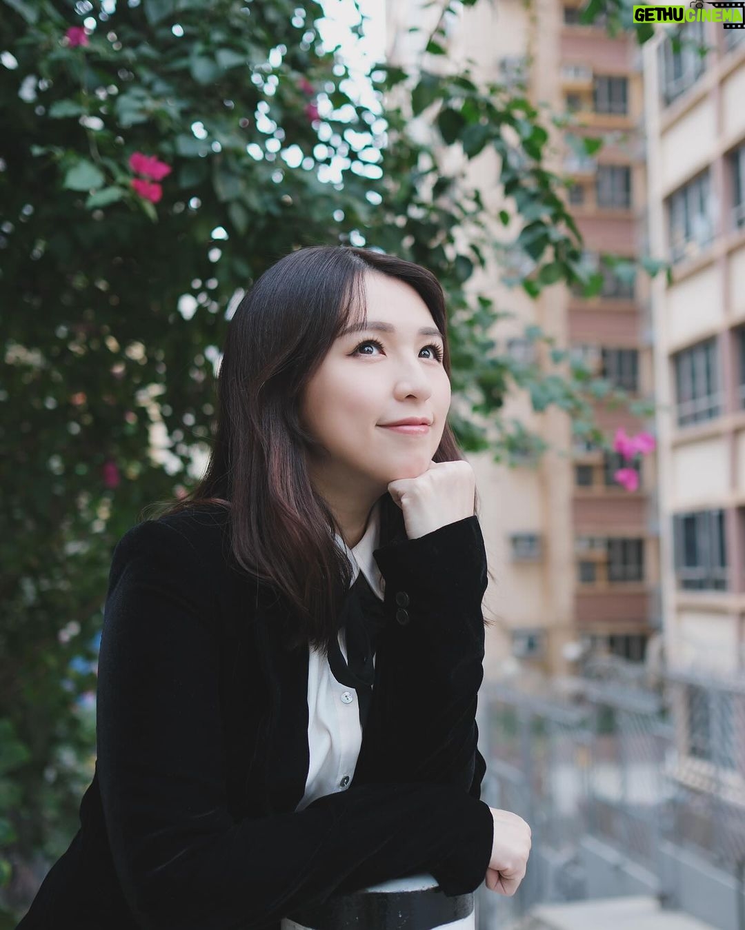 Snow Suen Instagram - 剪咗個韓劇女主角嗰種空氣瀏海, 但原來我唔識處理! 點算呀? @greencheung 😂