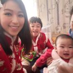 Snow Suen Instagram - 衷心覺得有2位小朋友或以上， 要成功影到一張全家福真係好有難度😂 唯有拼埋一齊就係啦～～ 祝大家新春快樂， 行運一條龍🐉