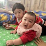 Snow Suen Instagram - 衷心覺得有2位小朋友或以上， 要成功影到一張全家福真係好有難度😂 唯有拼埋一齊就係啦～～ 祝大家新春快樂， 行運一條龍🐉