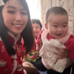 Snow Suen Instagram - 衷心覺得有2位小朋友或以上， 要成功影到一張全家福真係好有難度😂 唯有拼埋一齊就係啦～～ 祝大家新春快樂， 行運一條龍🐉