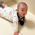 Snow Suen Instagram - 兩兄弟每日都好痴纒, 喺playmat 度玩得好開心！ 肉肉哥6個月大， 可以多啲活動同遊戲時間啦！ 不過佢乜都係放入口度先🤣 @ggumbihongkong #ggumbihk #ggumbi #licoco #babysoftmat #寶寶屋 #bumperbed #遊戲地墊 #playmat #babyroom #寶寶屋 #jaydenbaby #荷花BB展