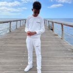 Soan Arhimann Instagram - Bonjour à tous j’espère que vous allez bien je vous fait un petit post je sais que ça fait longtemps mais tt d’abord je voulais vous souhaiter une bonne année 2022 ❤️🎉j’espère que tout ce passera bien pour vous . Je voulais aussi vous dire que cette année je serai vraiment très actif que se soit sur Instagram,tik tok ou autre. Alors n’hésitez pas à me suivre ici et aussi sur mon tik tok (soanofficiel).🙏🏽💙Je ferai bientôt un live pour vous parler un peu et il y aura bientôt un cover sur Instagram☺️.