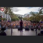 Soan Arhimann Instagram - Merci pour se magnifique concert merci a mes musiciens a mes choristes merci aux danseuses merci a toute les personnes qui étaient la plein de bisous a vous tous🥰🥰❤️