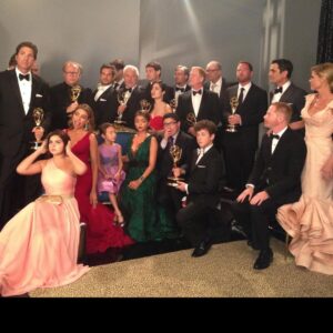 Sofía Vergara Instagram - 4 years ago we said goodbye to our set family!!! I miss u @modernfamily ❤️❤️❤️❤️