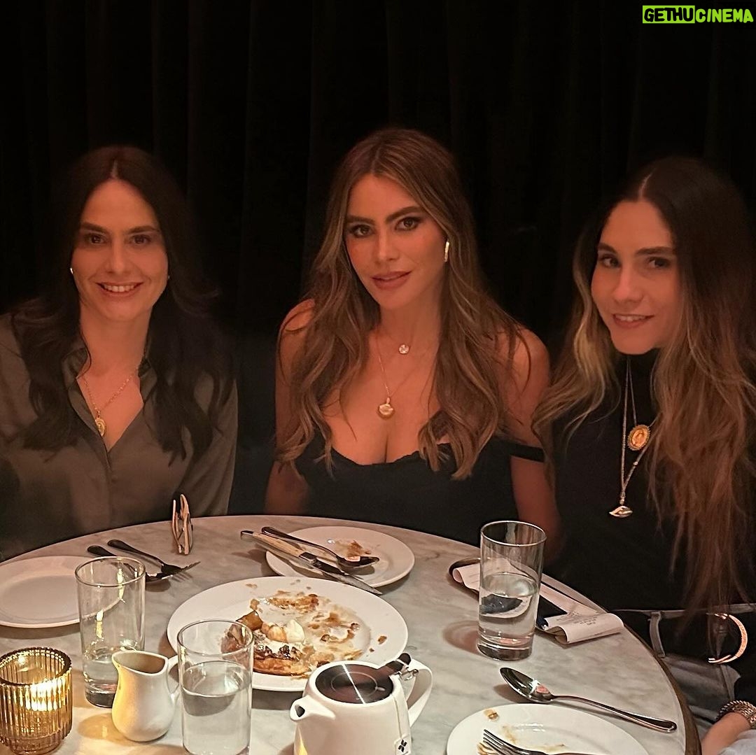Sofía Vergara Instagram - Primitas❤️❤️❤️ @paulasofiac @marianalvergara