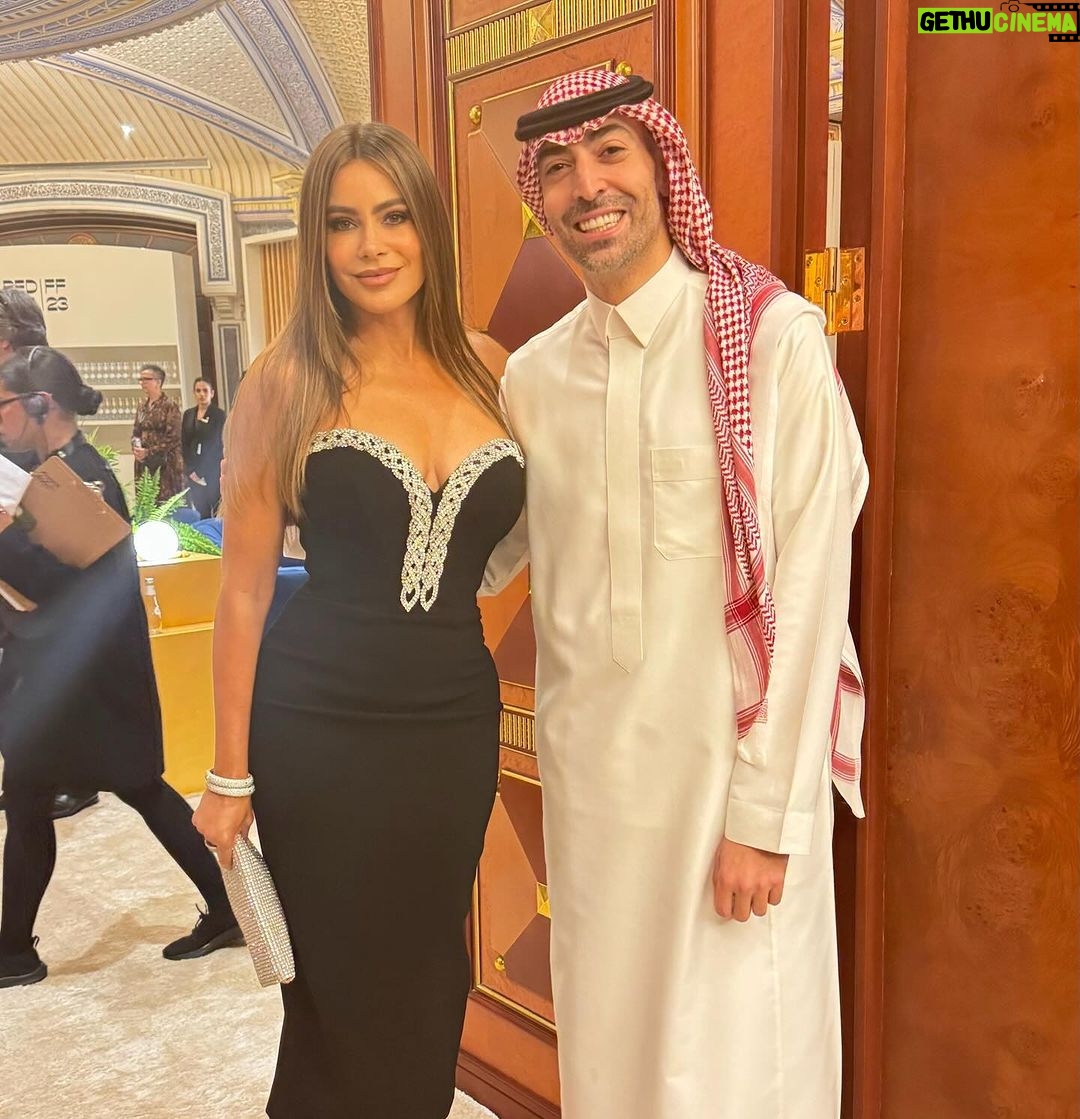 Sofía Vergara Instagram - Thank u @moalturki luv u❤️❤️❤️