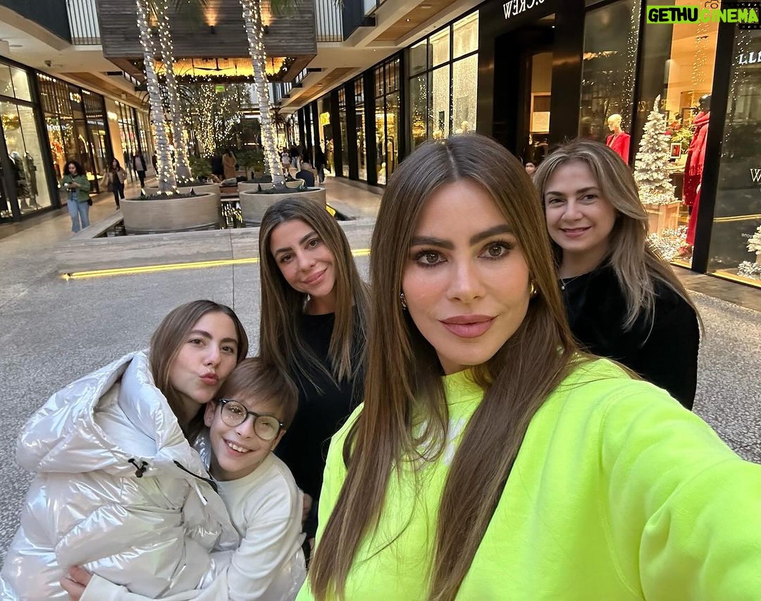 Sofía Vergara Instagram - Happy thanksgiving 🦃🦃
