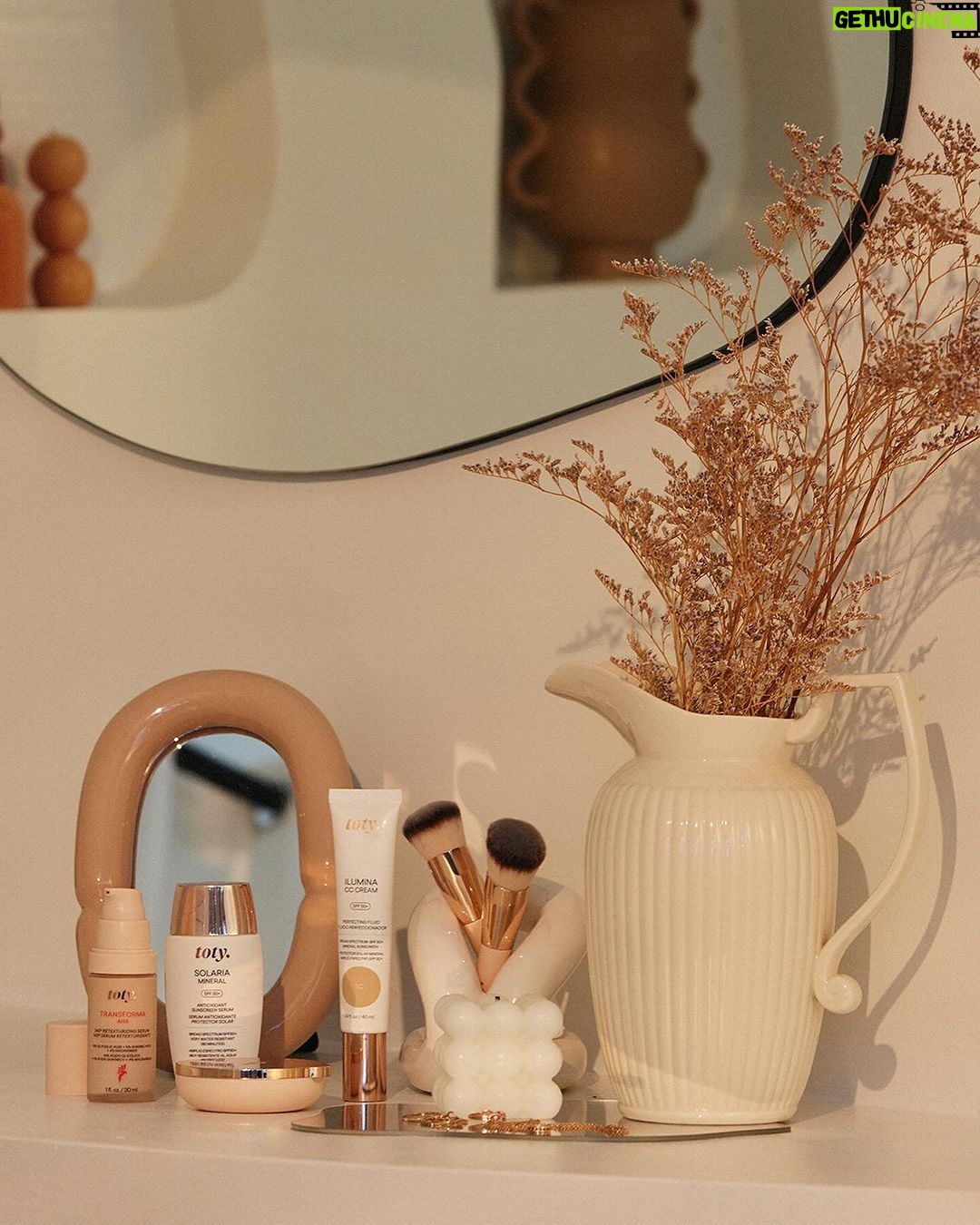 Sofía Vergara Instagram - Our Black Friday sale is officially in full swing! Revamp your sun care routine with our first sitewide sale and gift with purchase! Your skin will thank you later! Promotion is available exclusively on toty.com
