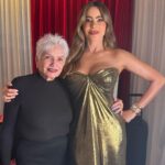 Sofía Vergara Instagram – 30 años maquillandome y aqui seguimos!!!❤️❤️❤️ @soniamarquezmakeup #peromeregañamucho🤣🤗 #miami