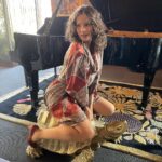 Sofía Vergara Instagram – #tbt set life. Griselda🤭