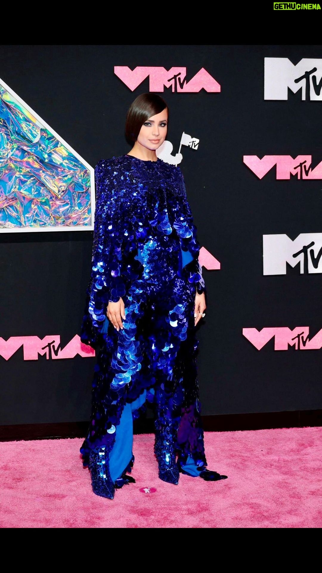 Sofia Carson Instagram - cue bejeweled by @taylorswift