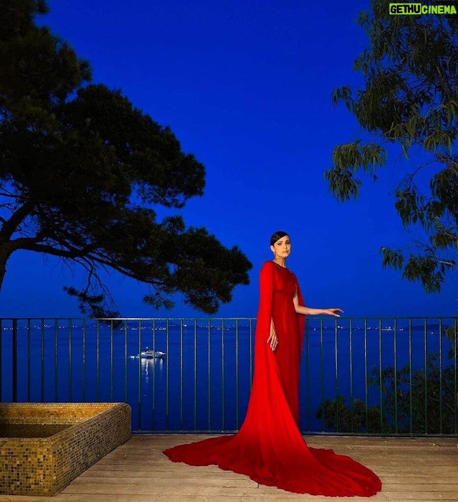 Sofia Carson Instagram - una bella notte ♥️🌹 #ischiaglobalfilmfestival Ischia, Italy