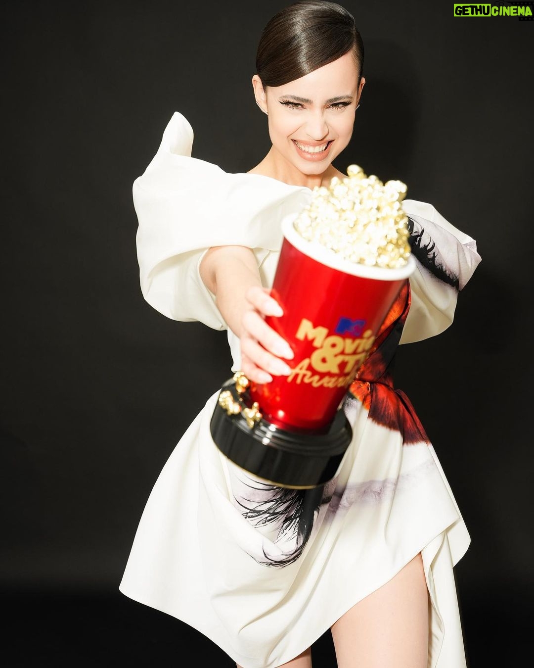 Sofia Carson - 678.8K Likes - COME BACK HOME is your BEST MUSICAL MOMENT♥️
And my Purple Heart is yours. Forever. This belongs to YOU.
#MTVAwards @mtv