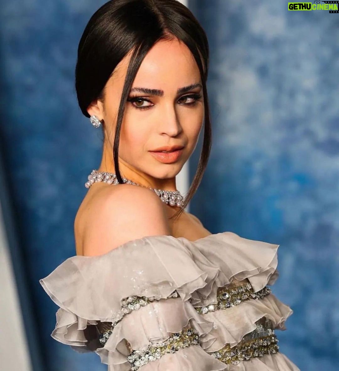Sofia Carson Instagram - vanity fair in @maisonvalentino couture by my @pppiccioli 💎
