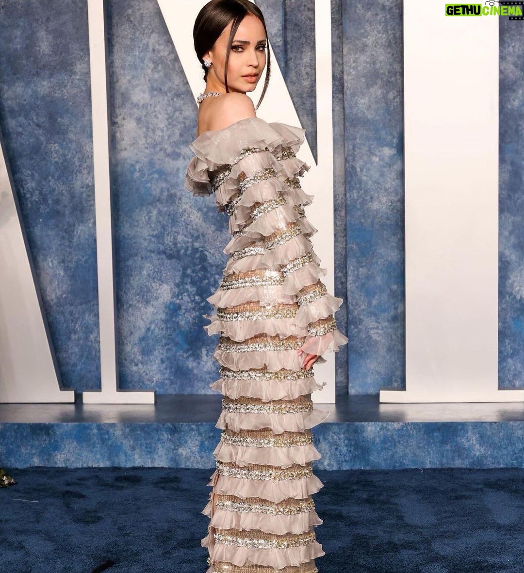 Sofia Carson Instagram - vanity fair in @maisonvalentino couture by my @pppiccioli 💎