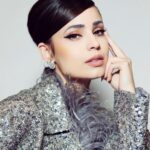 Sofia Carson Instagram - prêt pour vous valentino🤍 @valentino.beauty Paris, France