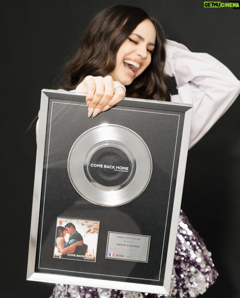 Sofia Carson Instagram - The #1 Soundtrack in Netflix History 💜A Platinum Record. And 1. Billion. Streams. My Purple Heart could BURST. Thank you. Forever. And. Ever. And. Ever.