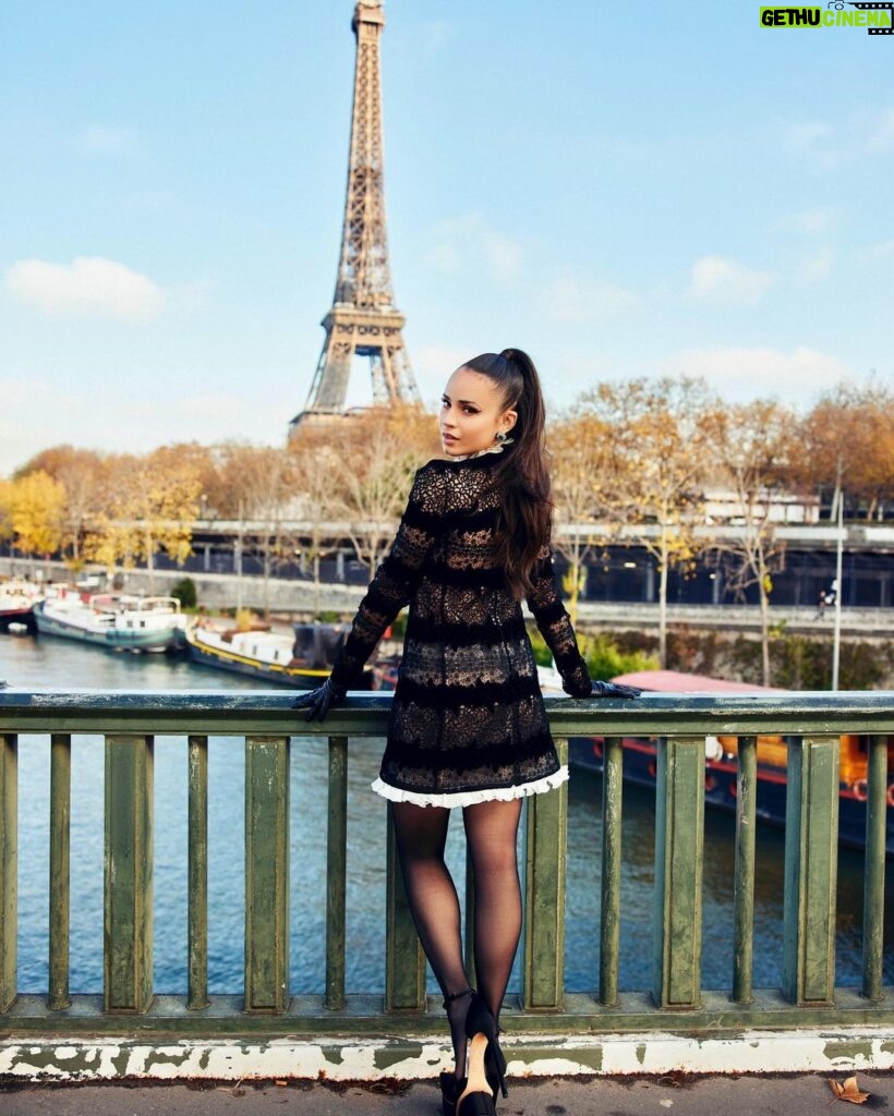 Sofia Carson Instagram - À bientôt Paris 🤍 Paris, France
