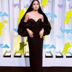 Sofia Carson Instagram - Unforgettable🖤 @carolinaherrera @mtv