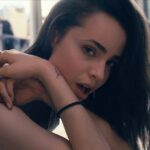 Sofia Carson Instagram - Cassie Camera Test BTS. The day she was born 💜@thisislizallen