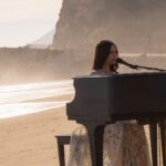 Sofia Carson Instagram - Surprise💜 A special performance video of “Come Back Home”, from my Purple Heart to yours…💜 Full video on YouTube. Thank you for loving this song, our movie and our soundtrack in the overwhelmingly beautiful way that you do. Directed by our fearless director and my partner in this journey, the incomparable @thisislizallen.