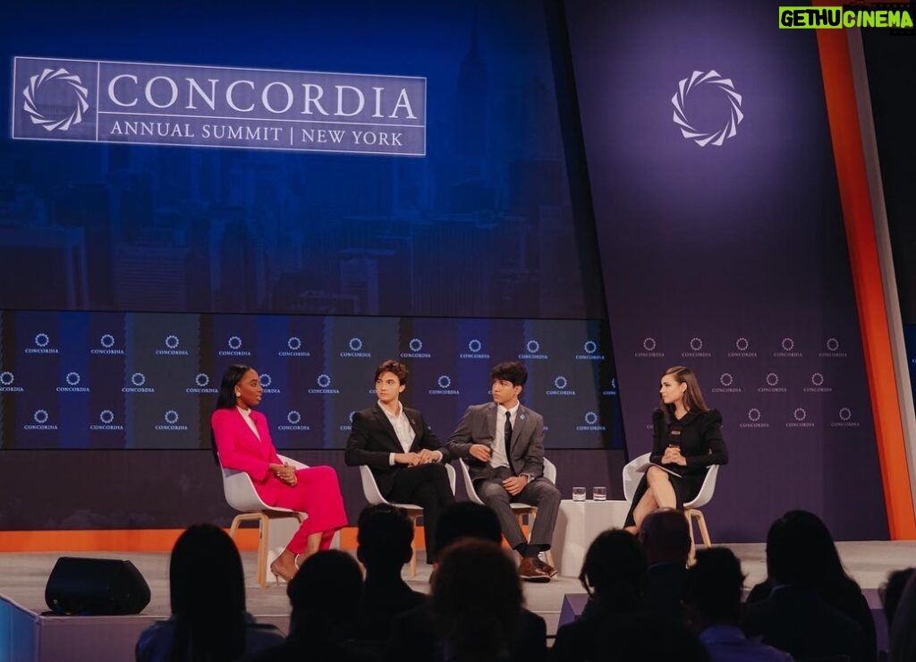 Sofia Carson Instagram - Celebrating the power of young voices. Amplifying the voices of our future leaders. It was a privilege to speak at and moderate the UNICEF panel at the Concordia Summit. Thank you @UNICEFUSA & @ConcordiaSummit 🤍 New York, New York