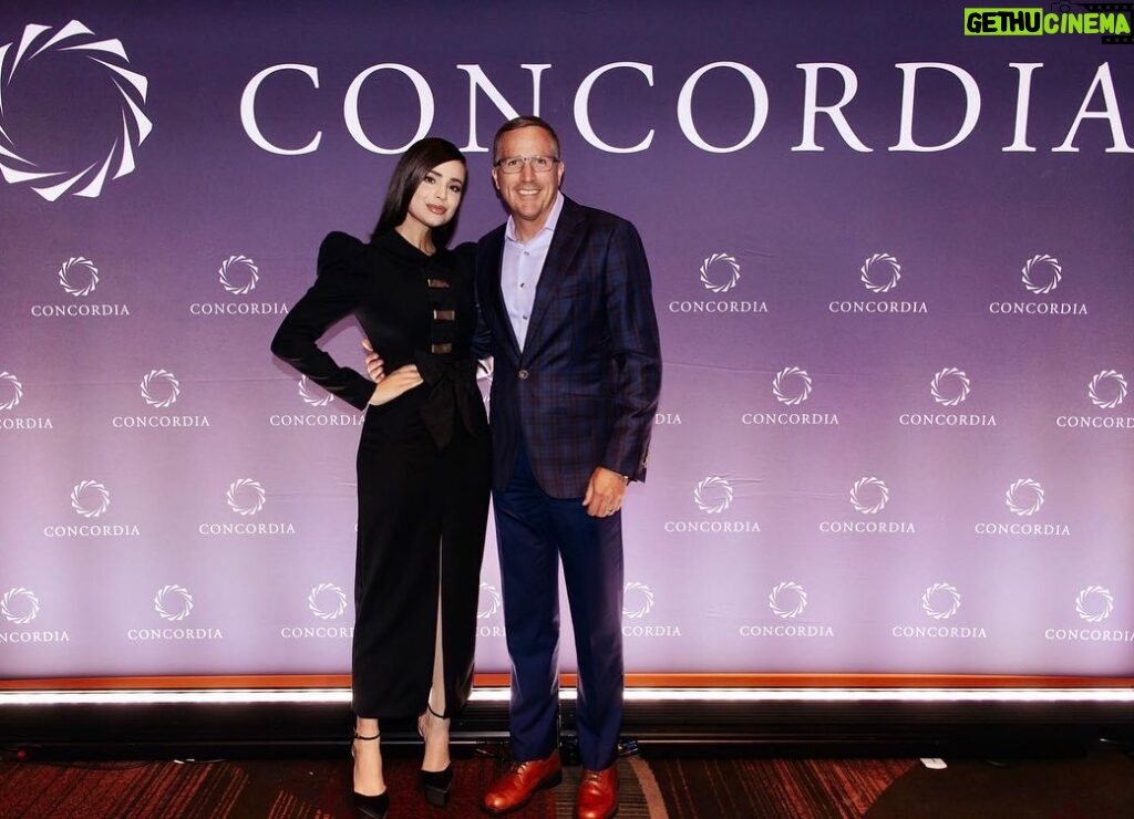 Sofia Carson Instagram - Celebrating the power of young voices. Amplifying the voices of our future leaders. It was a privilege to speak at and moderate the UNICEF panel at the Concordia Summit. Thank you @UNICEFUSA & @ConcordiaSummit 🤍 New York, New York