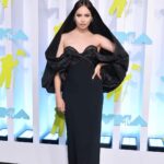 Sofia Carson Instagram - Unforgettable🖤 @carolinaherrera @mtv