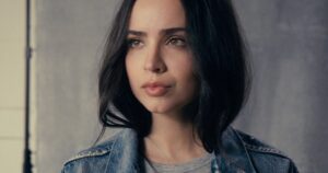 Sofia Carson Instagram - Cassie Camera Test BTS. The day she was born 💜@thisislizallen