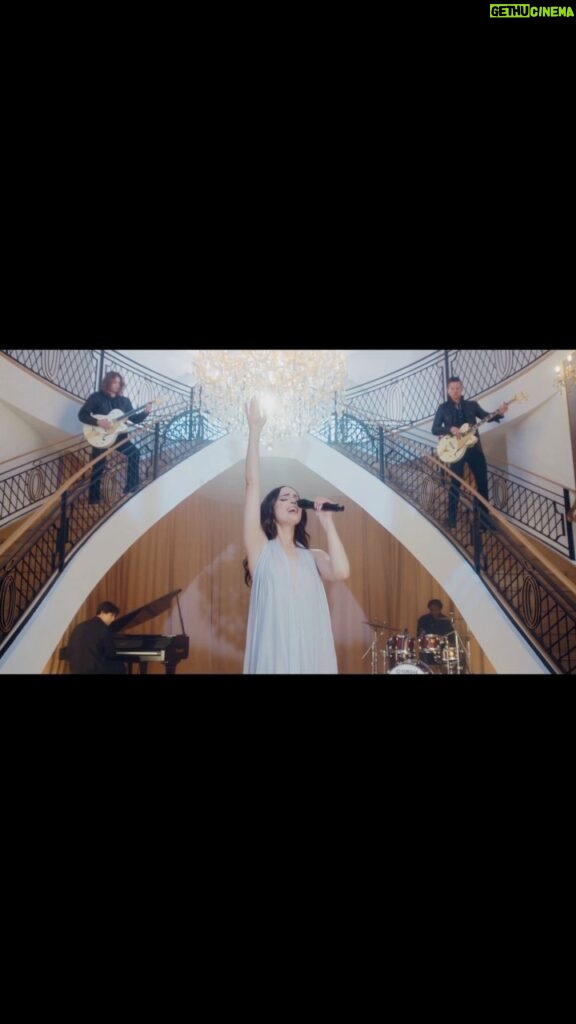Sofia Carson Instagram - I Hope You Know: The Live Performance Music Video is OUT NOW🤍🪽 And I’m so happy it’s yours. I hope you know, I love you. Link in Bio🤍