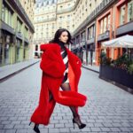 Sofia Carson Instagram - J’espere que tu sais Paris, France