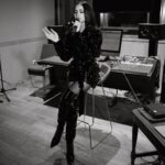 Sofia Carson Instagram - Tu est magnifique au claire de lune. Rehearsals, Paris Day 1🤍 Paris, France