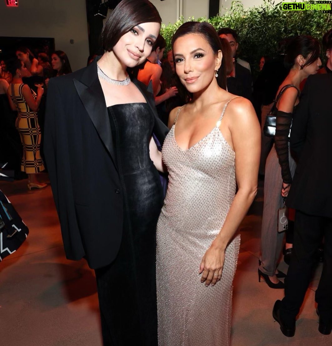 Sofia Carson Instagram - Thank you @ninagarcia and @elleusa for so beautifully creating a space where, as you said, “artists of every generation, background and identity can come together and tell their stories” 🤍 Thank you for celebrating the extraordinary power of WOMEN. Who are redefining what it means to be a Woman In Hollywood, and a woman in this world. Thank you dearest @evalongoria for your warmth. My admiration is yours endlessly. @americaferrera thank you for your words. Each of us in that room will hold onto them for always. Here’s to WOMEN🤍