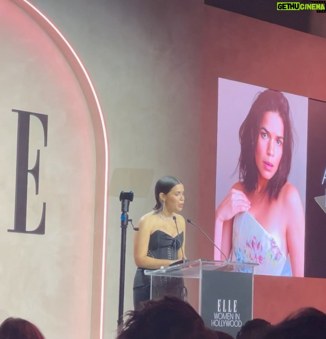 Sofia Carson Instagram - Thank you @ninagarcia and @elleusa for so beautifully creating a space where, as you said, “artists of every generation, background and identity can come together and tell their stories” 🤍 Thank you for celebrating the extraordinary power of WOMEN. Who are redefining what it means to be a Woman In Hollywood, and a woman in this world. Thank you dearest @evalongoria for your warmth. My admiration is yours endlessly. @americaferrera thank you for your words. Each of us in that room will hold onto them for always. Here’s to WOMEN🤍