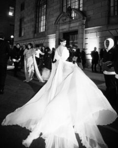 Sofia Carson Instagram - The beginning of a beautiful, meaningful, precious night…🤍 New York, New York