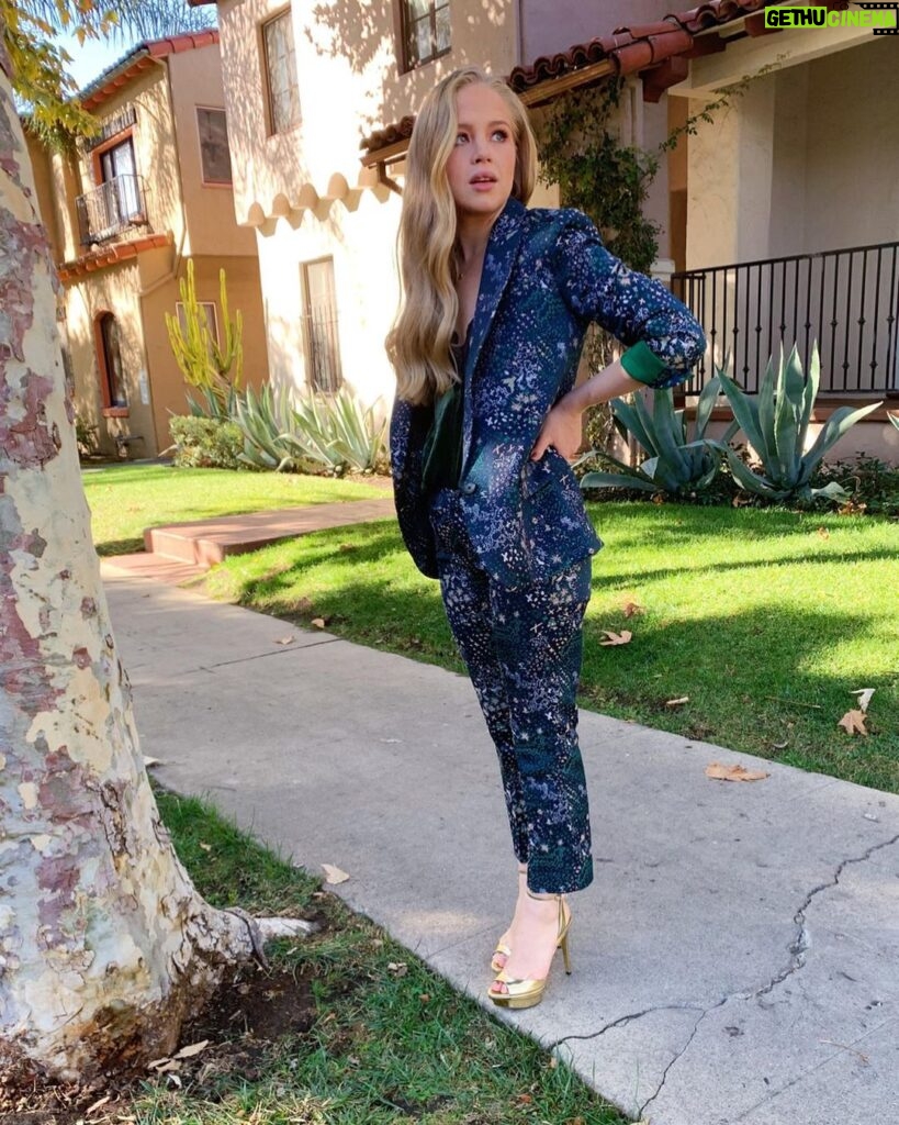 Sofia Vassilieva Instagram - Rise and Shine ☀️ On our way to @ktla_entertainment this morning. ✨ Thank you to everyone for getting together so early and making this morning so lovely. 💛🧡💚