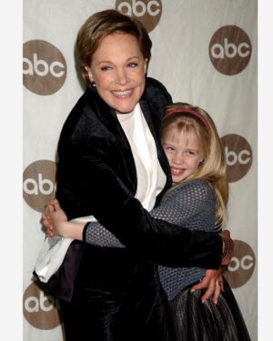 Sofia Vassilieva Instagram - Happy Birthday Julie 🎀