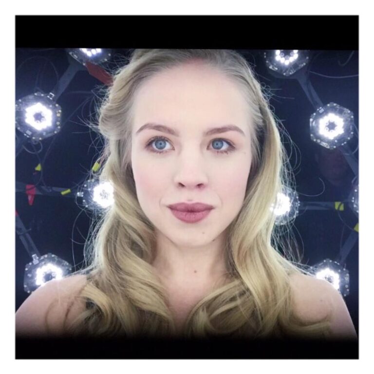 Sofia Vassilieva Instagram - I did this thing... in a GIANT BALL OF LIGHT! It comes out Nov 3rd.... any guesses? #soexcited #surprise