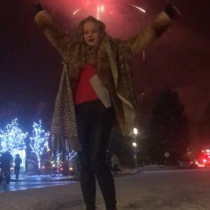Sofia Vassilieva Instagram - 2019 - Welcome 💫 2018 - Thank You✨🙏🏻♥️🌲🥂 #happynewyear #happynewyear2019 #thankyou2018 #welcome2019 #familyandfriends #love #dreams #faith #grace #hope #gratitude #fearless #happy 📷&📽: @alexandravino