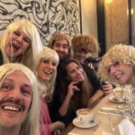Solène Hebert Instagram - Deuxième anniversaire surprise, mais avec mes blondes 😅 une année qui se termine tout en rires et en douceur… merci 🥰❤️ @magaligenoud @regis.vallee @ariane_seguillon @aida.asgharzadeh @mayel_elhajaoui @xavier_widhoff @samy_gharbi