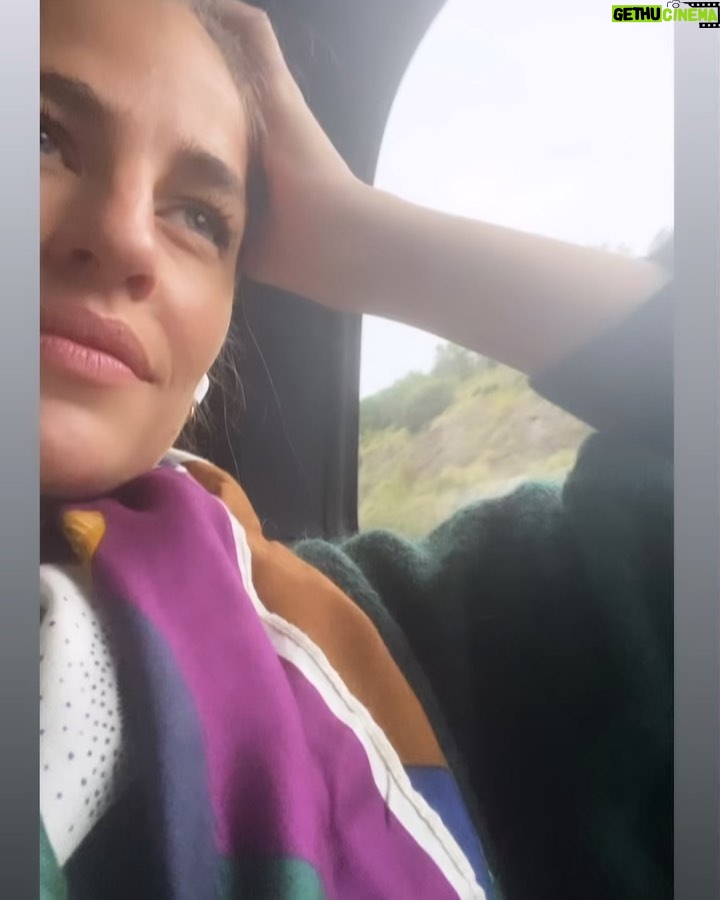 Solène Hebert Instagram - Un grand merci @canneseries pour ce beau festival ! Du vent plein les cheveux et des étoiles plein les mirettes avec les copains @ingrid_chauvin_officiel @arnaud_henriet @jennylauret @isabelle_regourd @audethev @theophile_clement et merci à vous d’avoir été au rendez-vous. Cela faisait tellement longtemps ! 📷 @studio_vigerie @mathilde_gardel @valentina__claret @hotelbarrierelemajestic #festival #cannes #pinkcarpet #dedicace #thankyou